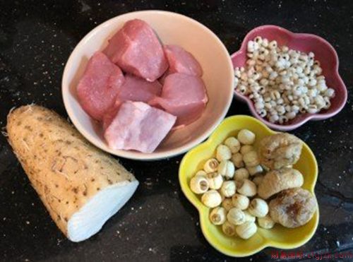 鲜淮山莲子薏米瘦肉汤的做法
