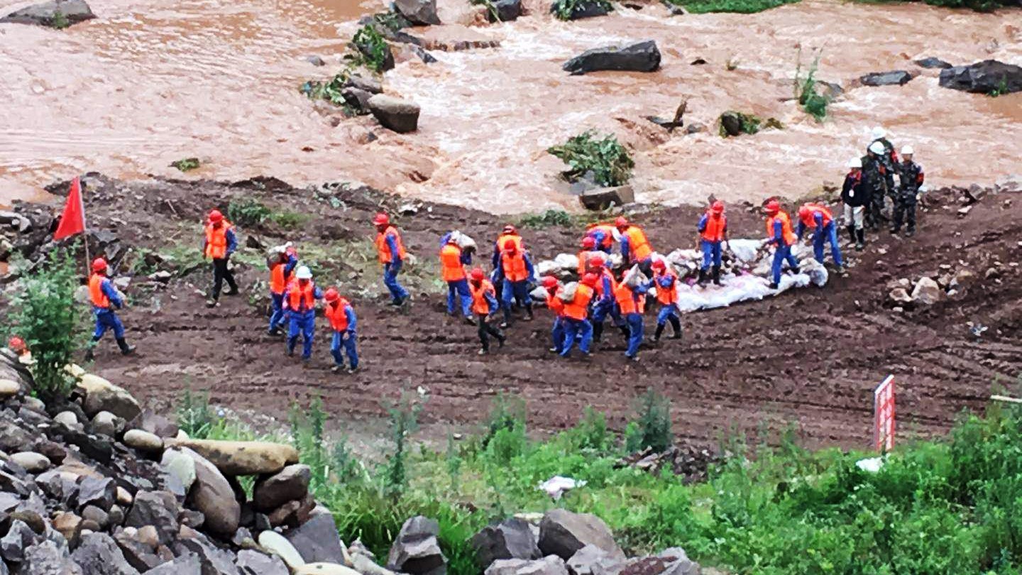 泸州市举行2018年防汛应急抢险实战演练