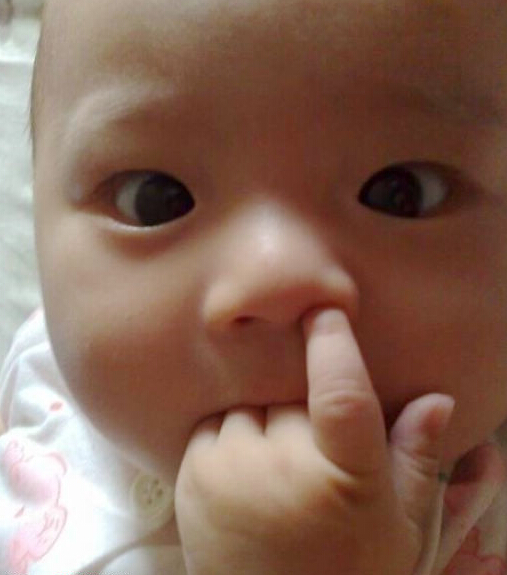婴儿时期吸吮手指是智力发展的一个信号