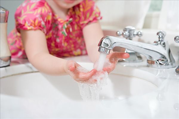 教宝宝正确洗手 预防H7N9禽流感