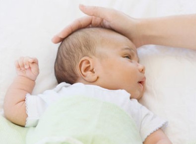 宝宝大便发绿是什么原因导致的?