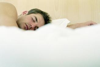 男人睡前健身法杜绝失眠