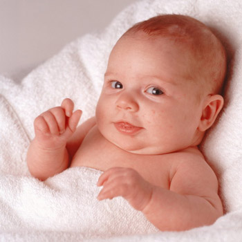 宝宝吐奶伴腹泻皮疹 可能是奶粉过敏