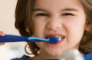 健康关注 刷牙会出血怎么治疗