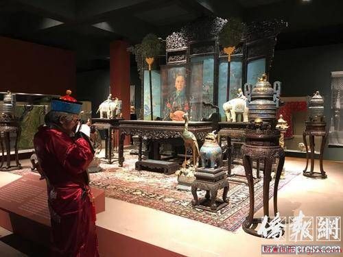 颐和园文物在美展览：慈禧太后中国特色高跟鞋火了_文化频道