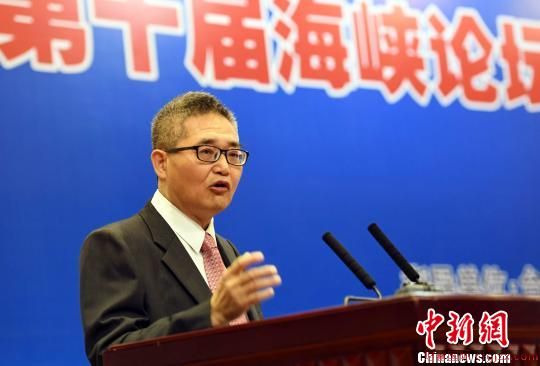 台湾学者代表、台湾中国文化大学教授林忠山出席该研讨会开幕式并致辞。　记者刘可耕 摄