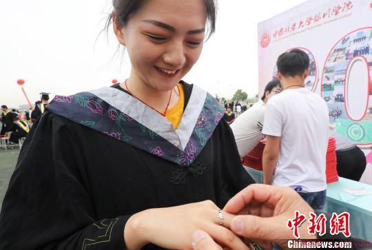 中国矿业大学银川学院2018届学生毕业典礼暨学士学位授予仪式在学校体育场举行