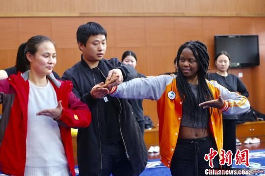 传统越剧吸引外国友人&amp;nbsp;一招一式彰显东方魅力