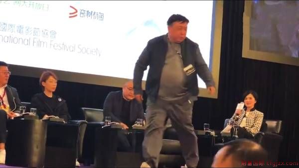 王晶斥网络电影盗窃香港IP 怒摔话筒愤然离席