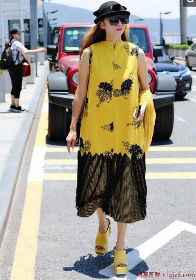 59岁杨丽萍换风格被赞年轻几十岁 脚上的鞋亮了