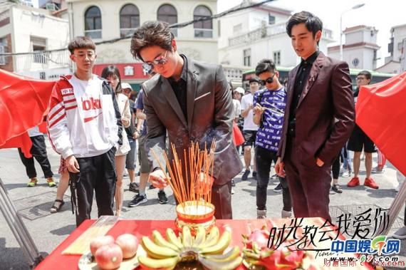 《时光教会我爱你》开机 李嘉铭开启职场“逆袭”之路