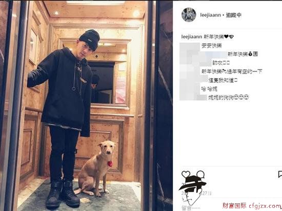 李家安曾上传照片，地点就在欧阳家的电梯，身边还带着欧阳妮妮的狗