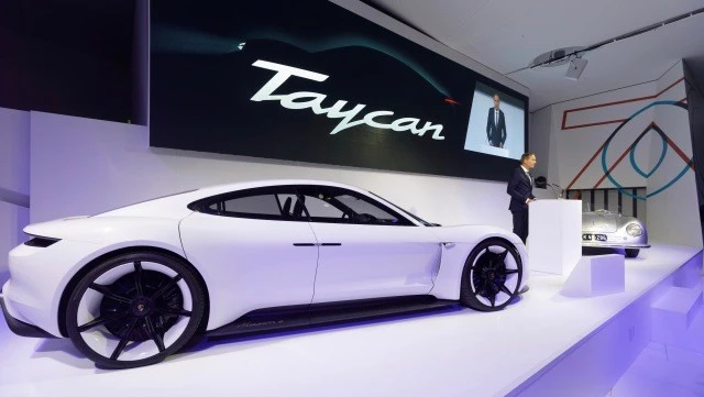 保时捷公布首款纯电动跑车Taycan量产计划