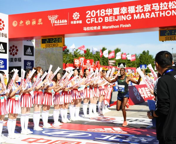 亚博：奔跑中见证城市发展北京马拉松为何能成为: ＂ 国马＂ : ？