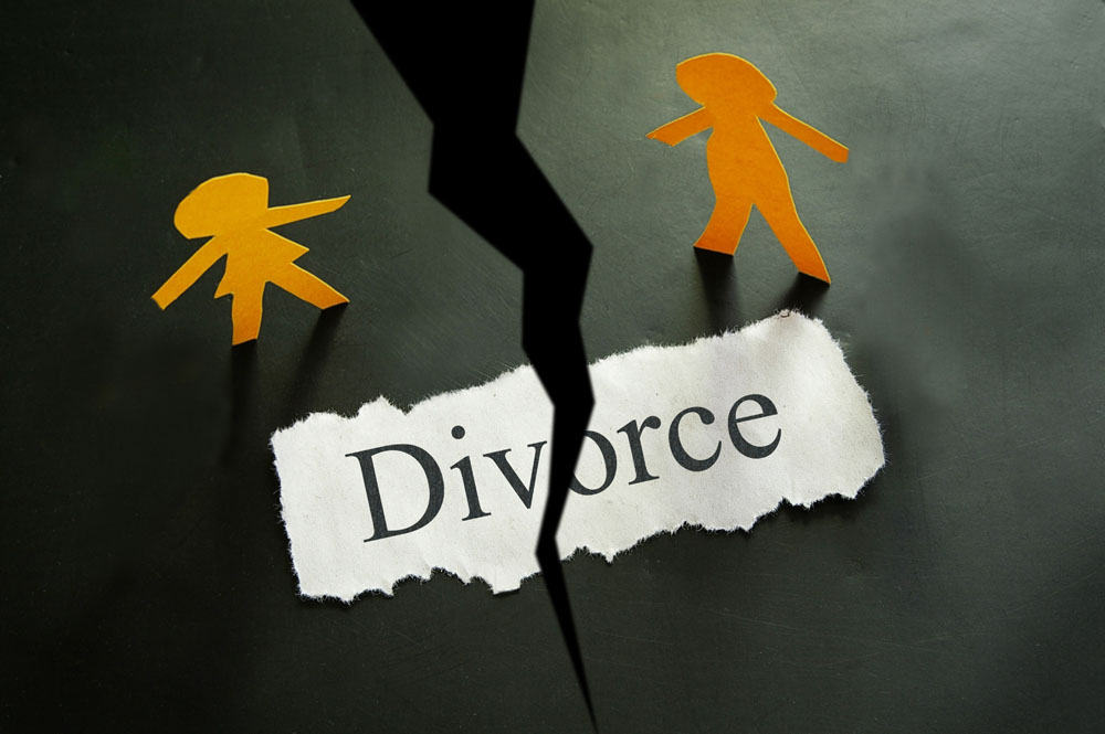 夫妻离婚保险怎么分