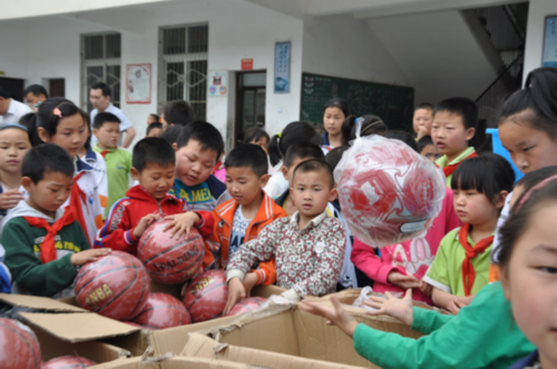 中国人寿开展定点物资捐赠活动