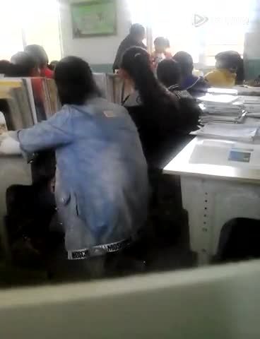             中学男老师暴打女生  健康与安全成为保险热门
