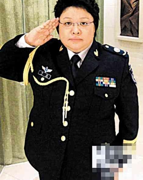 娱乐圈的四位军花，韩红军衔非常高，而她做过变性手术！