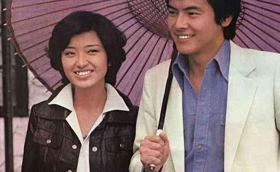 59岁山口百惠和三浦友和，还记得他们80年代的那部电视剧吗？