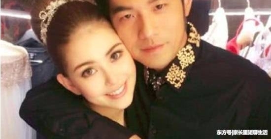 周杰伦带妻子一起看赛车比赛，网友调侃：两人又开始发狗粮