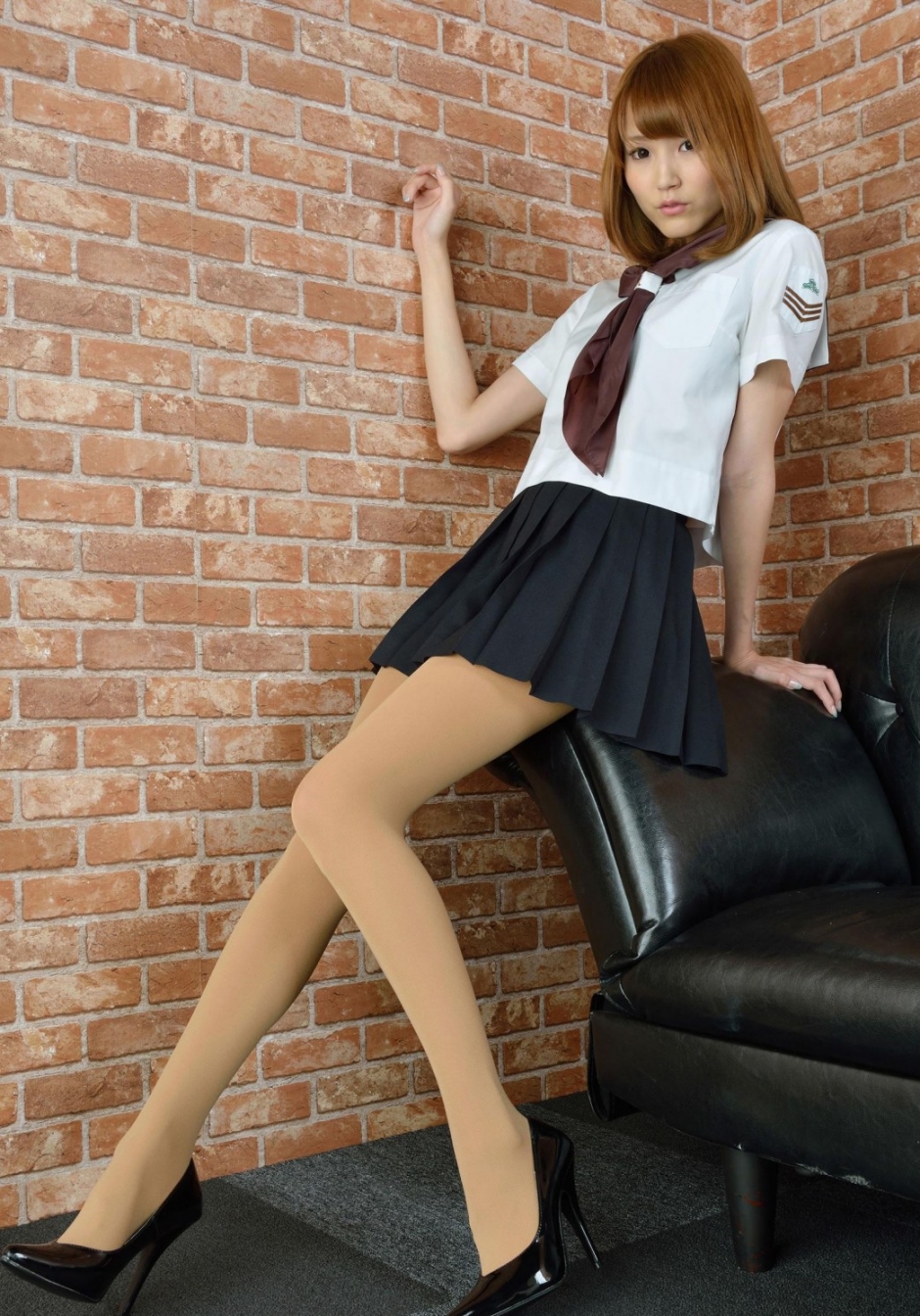 肉色丝袜短发美女超短裙长腿翘臀大尺度制服诱惑图片