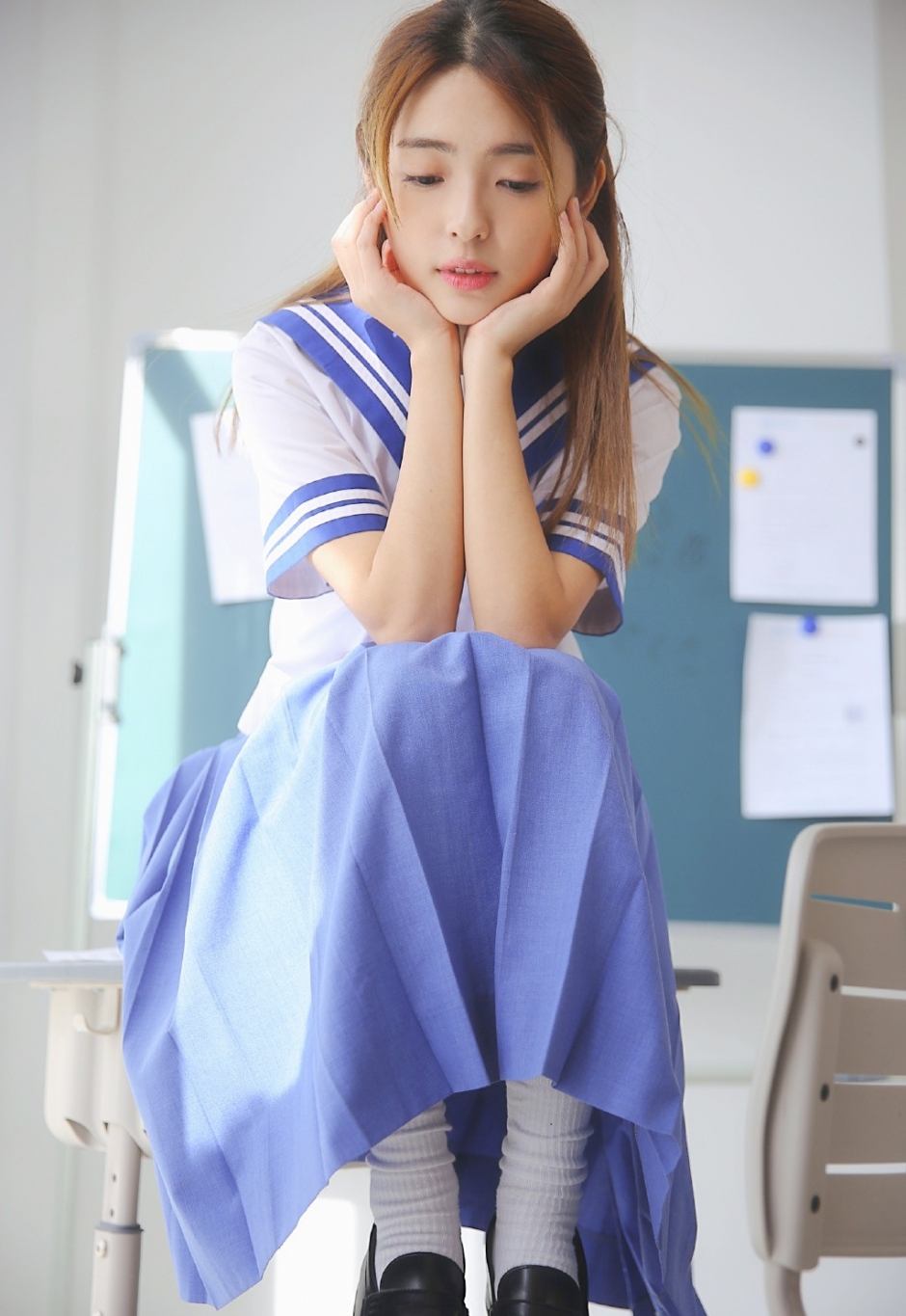 JK水手制服校花女神表情灵动气质清新教室搞怪图片