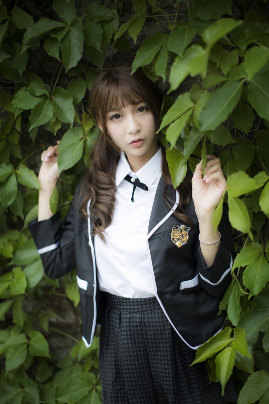 尖下巴美女学生妹俏皮马尾辫小清新水手制服户外写真图片