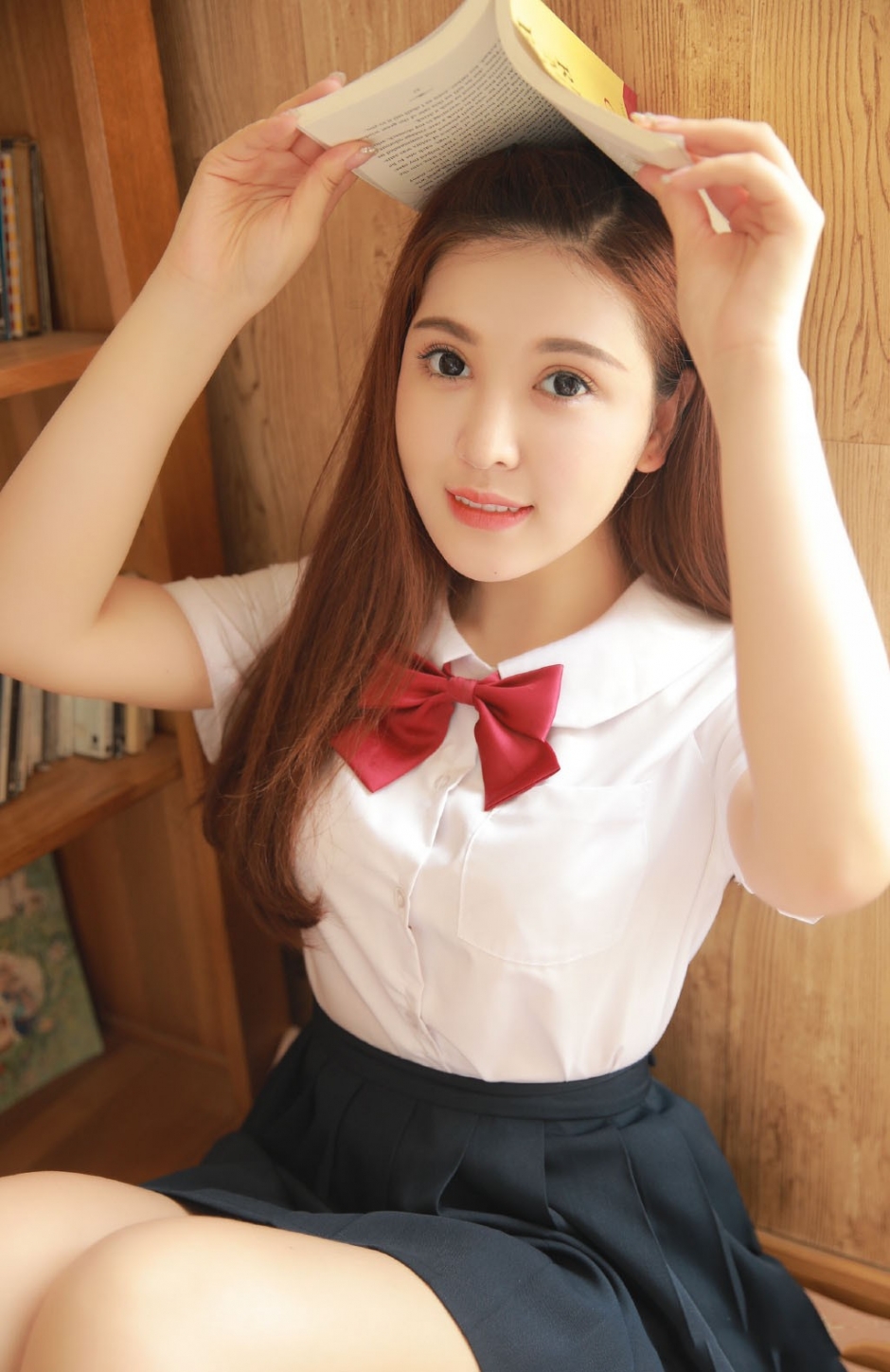 娃娃脸美女校花飘逸长发日系制服大长腿唇红齿白写真图片