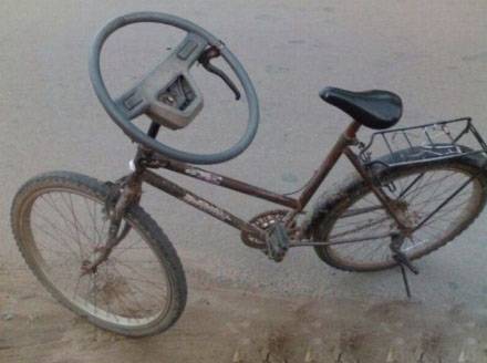 轿车版自行车恶搞爆笑图片