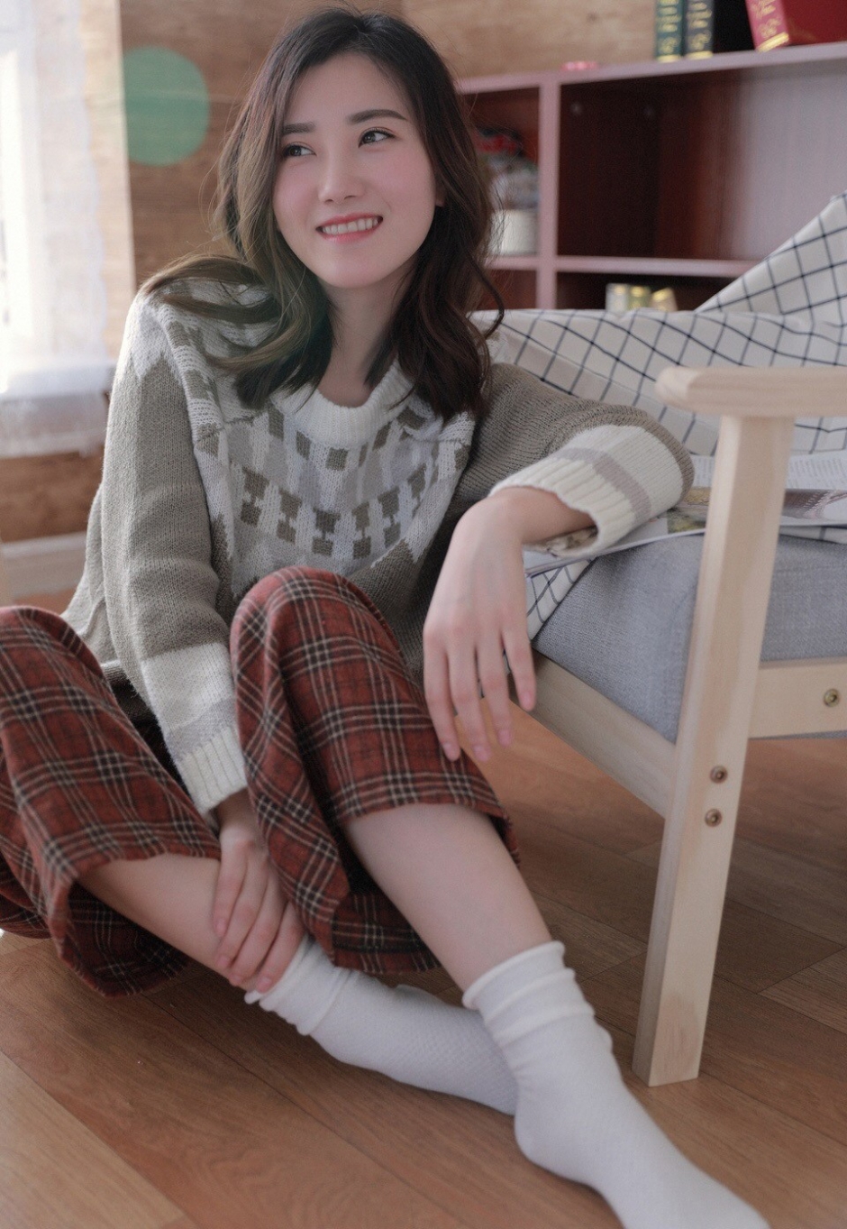 文艺范美女俏丽面容森女系装扮微微一笑少女感十足图片
