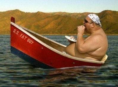 爆笑胖子坐船恶搞图片