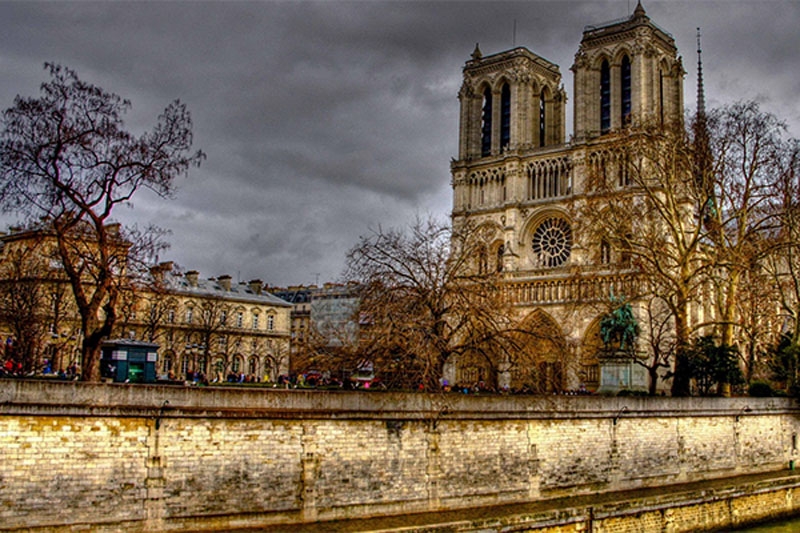 壮观的巴黎圣母院风景图片