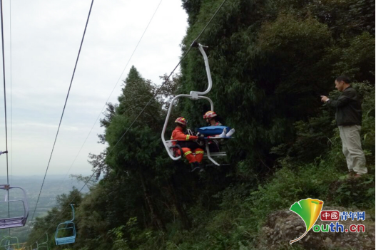 四川绵阳窦团山风景区一游客从缆车掉落 多部门紧急救援