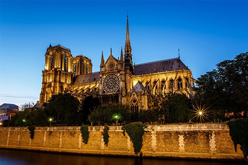 壮观的巴黎圣母院风景图片