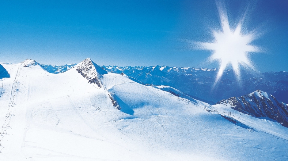 阿尔卑斯山滑雪场太阳与痕迹高清壁纸