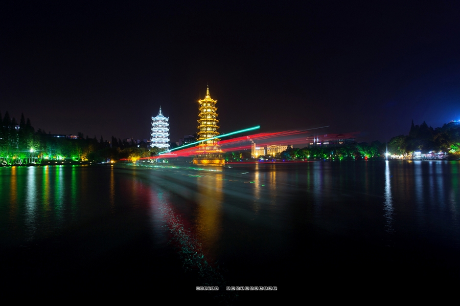 桂林日月双塔夜景图片