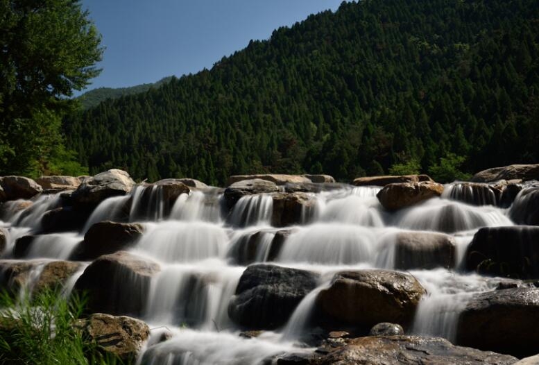 泰山溪水风景图片