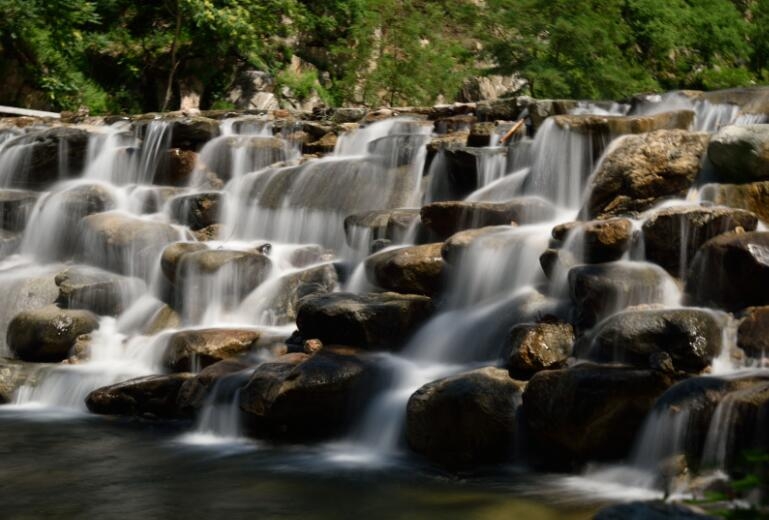 泰山溪水风景图片