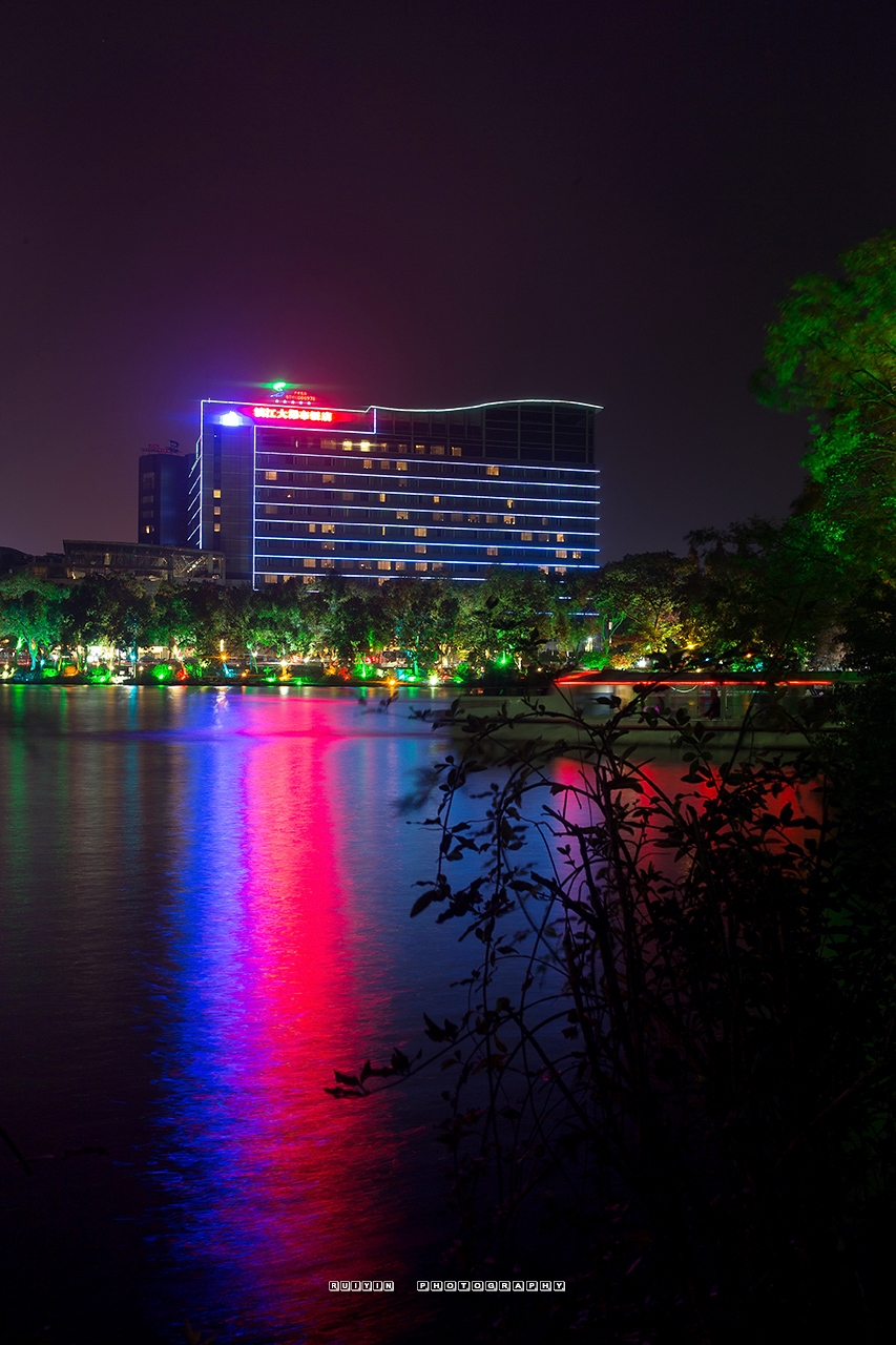 桂林日月双塔夜景图片