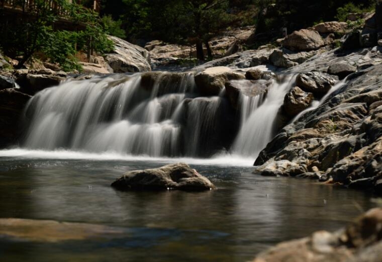 泰山溪水风景图片