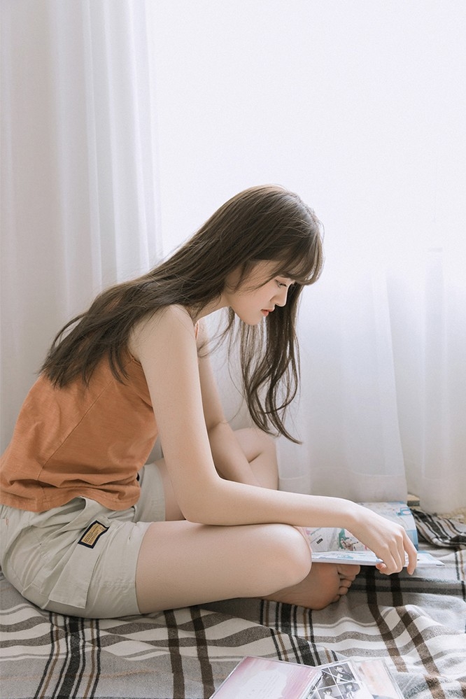 00后美女高挑身材性感私房写真