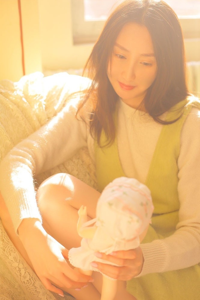 日本少妇美女唯美阳光下性感家居写真