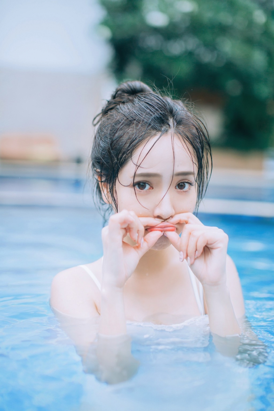 泳装美女夏日泳池性感湿身诱惑写真