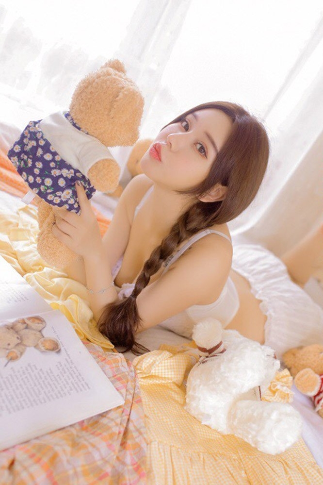 大胸美女模特酥胸爆乳诱惑大胆私房写真