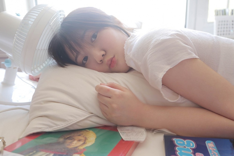 日本风情美女模特白色短袖情趣诱惑写真