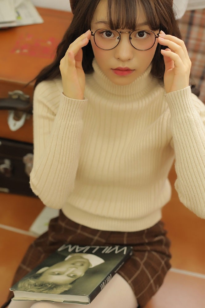  麻辣美女教师文艺眼镜优雅气质迷人写真图片