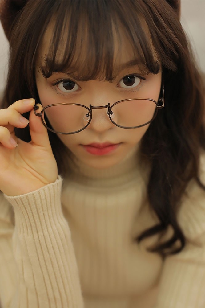  麻辣美女教师文艺眼镜优雅气质迷人写真图片