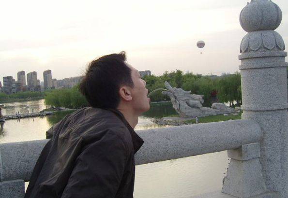 毫无违和感的男人图片