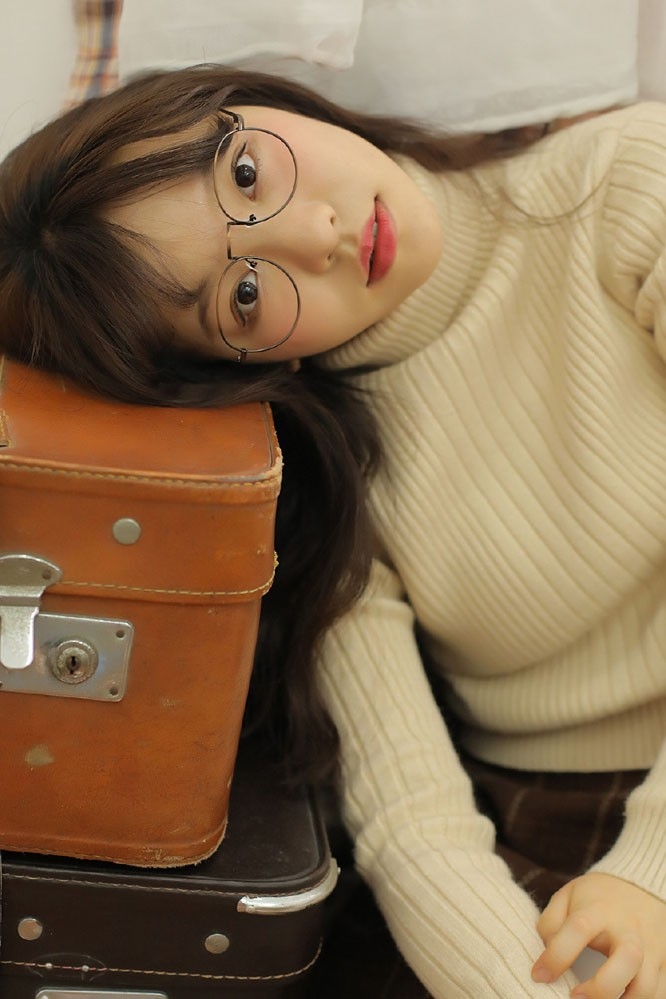  麻辣美女教师文艺眼镜优雅气质迷人写真图片