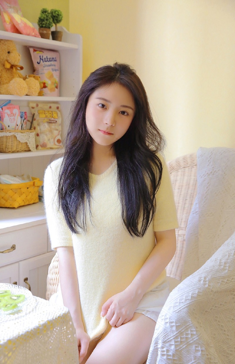 小清新网红美女乌黑长发白丝长腿私房写真图片